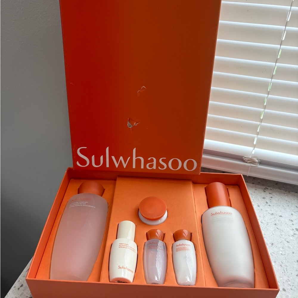 NIB Sulwhasoo Essential Comfort Daily Routine Skincare Gift Set Exp Date 08/2027